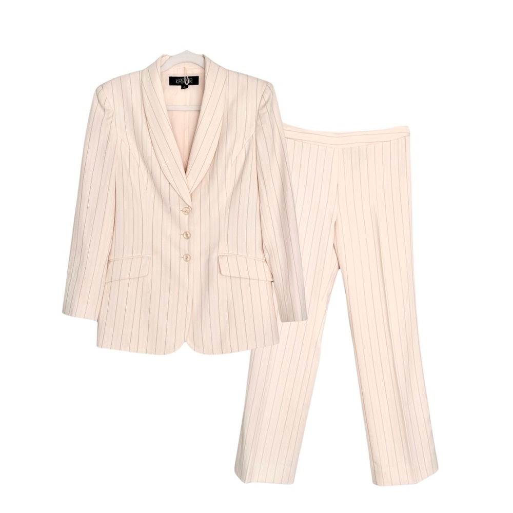 KASPER NWOT Tailored pinstripe Pant-suit in Ecru & Tan Size 6